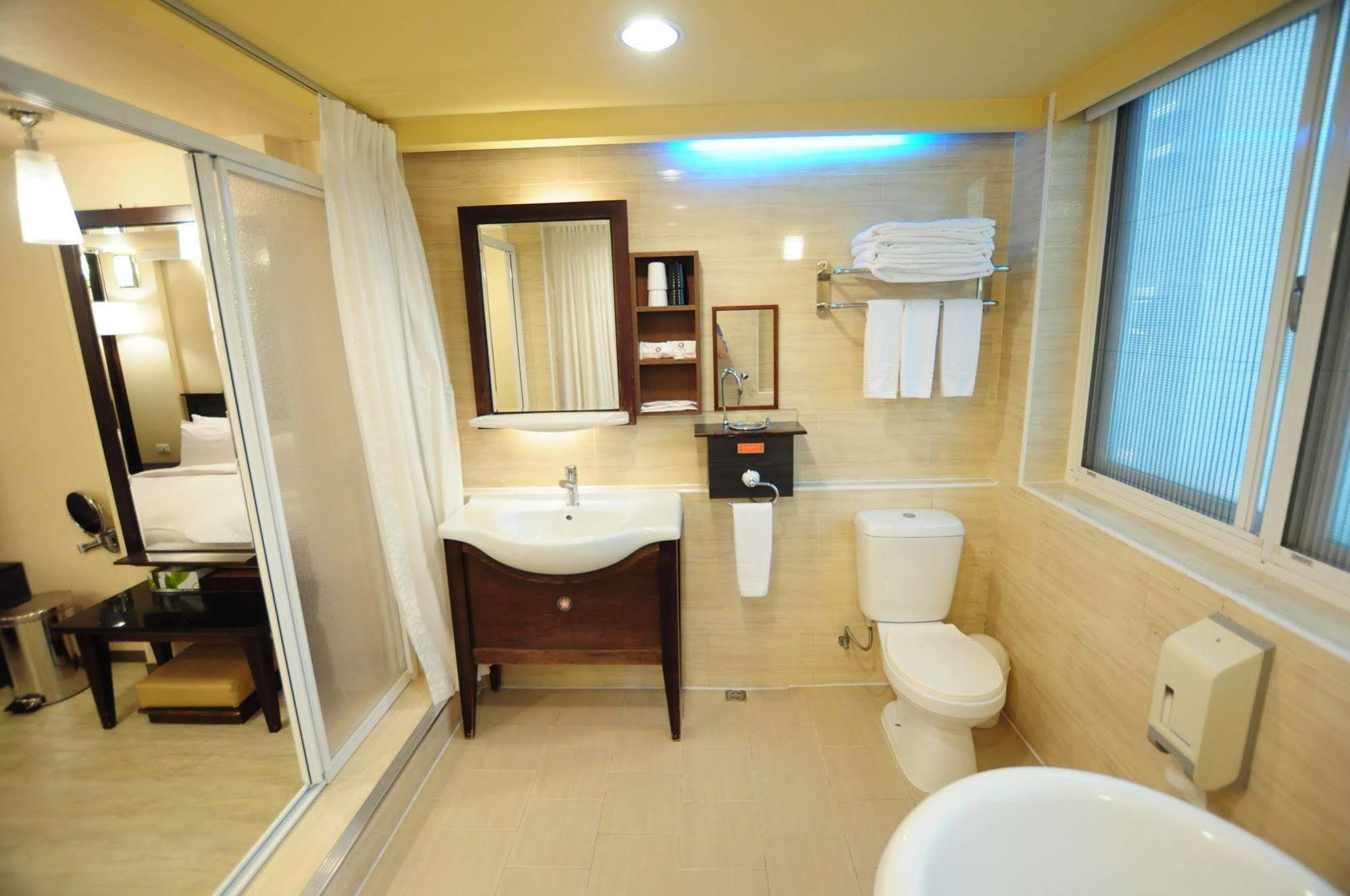 Kindness Xin Jue Jiang Hotel Kaohsiung Eksteriør billede
